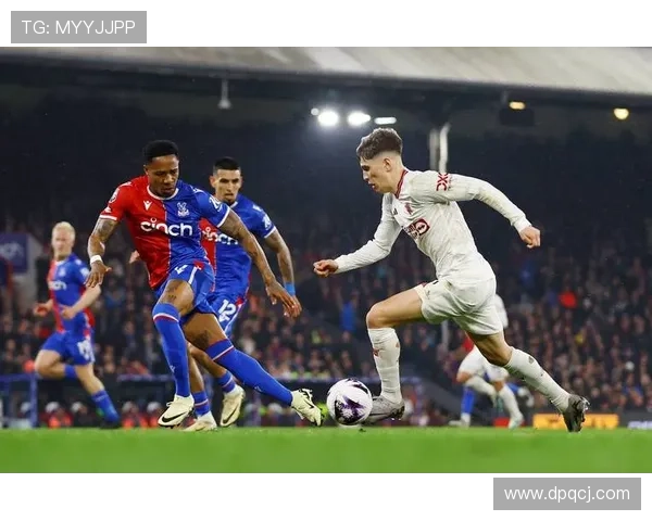 卡诺斯本赛季在英超表现稳健，状态持续提升