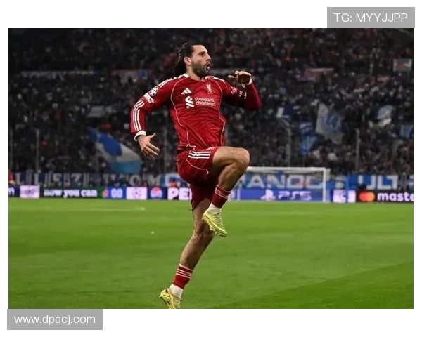 利物浦压迫体系防守漏洞问题凸显,球队近期防线表现承压,竞争稳定性面临考验 利物浦压迫体系防守漏洞问题凸显,球队近期防线表现承压,竞争稳定性面临考验