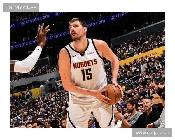 穆雷挡拆为约基奇制造空档，季后赛得分效率胜上季